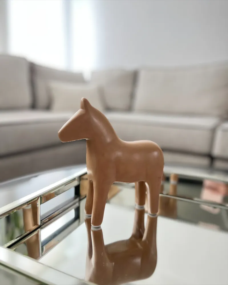 Figura decorativa de caballo minimalista Marron Pot & Decor