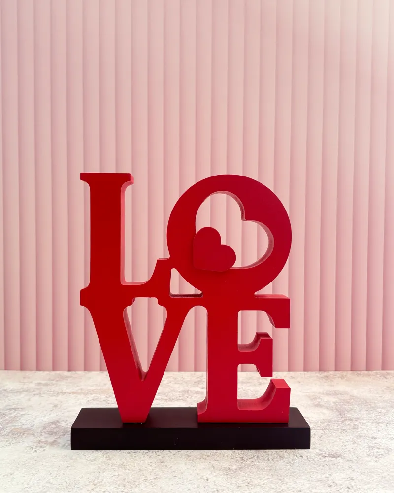 Figura decorativa de madera Red Love Pot & Decor