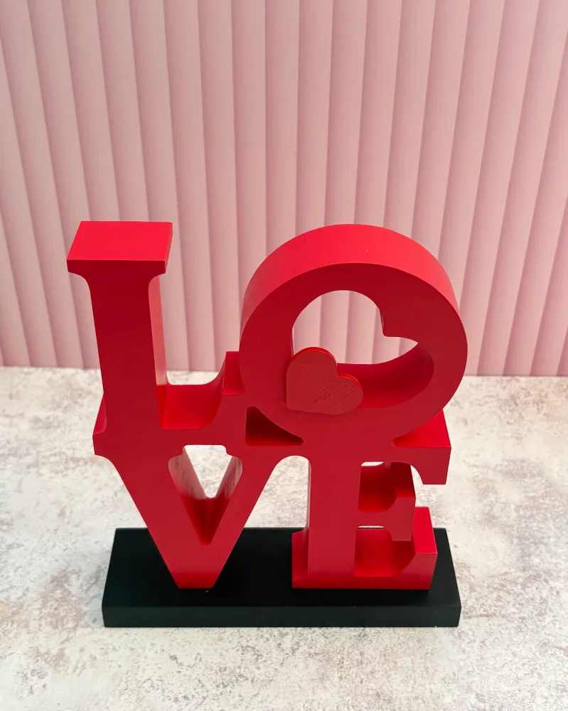 Figura decorativa de madera Red Love Pot & Decor