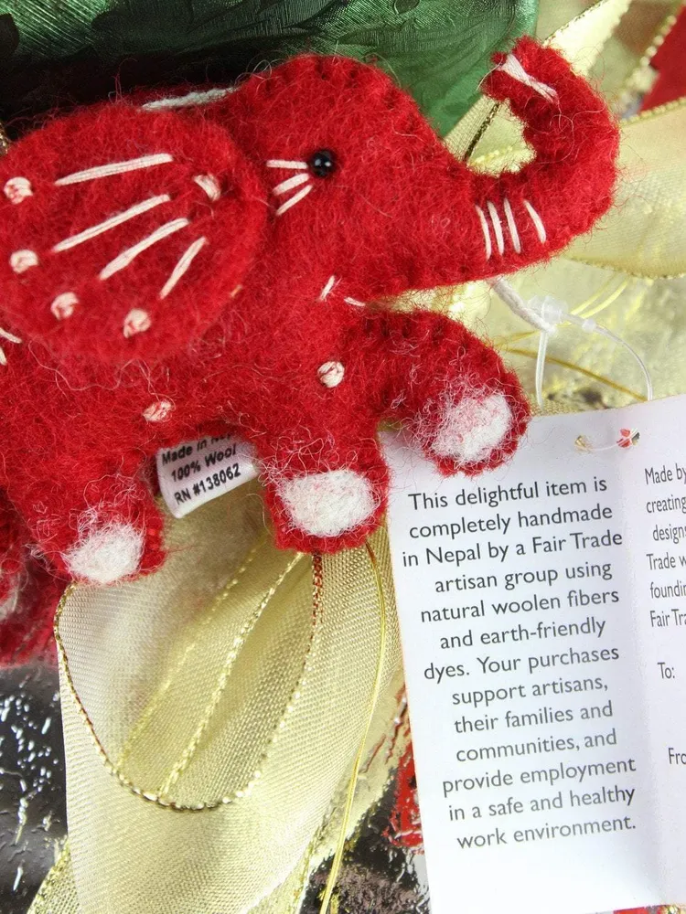 Adorno de elefante rojo de fieltro de lana Prajwol /NepaCrafts