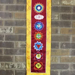 Estandarte bordado de oro de los siete chakras colgando Prajwol /NepaCrafts