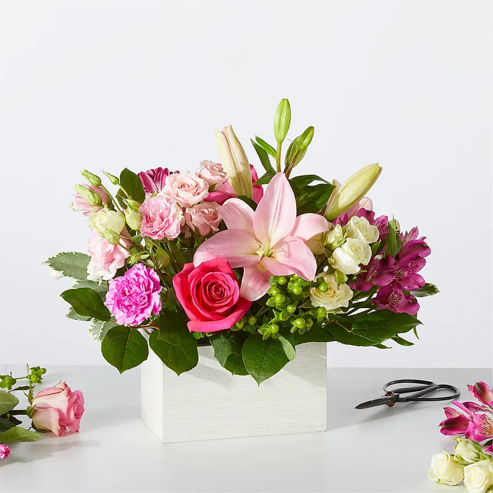 Caja de arándanos dulces: un producto original de floristerí Salon Diane Aubin Fleuriste Inc