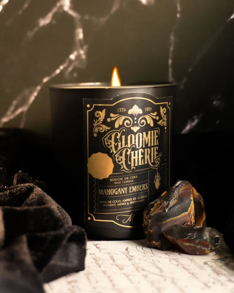 Vela de mecha crepitante Embers de caoba - coco + caoba + ámbar Spooks & Spanks