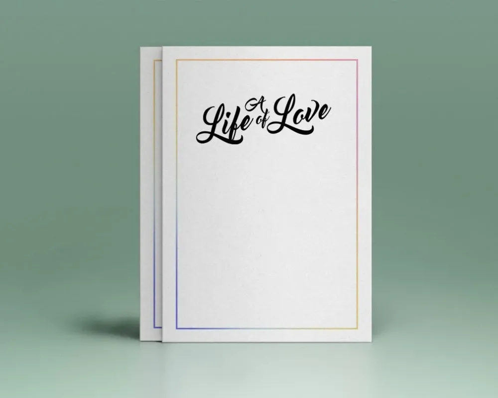 Título del programa funerario "Una vida de amor" con texto en arte de palabras The Funeral Program Site