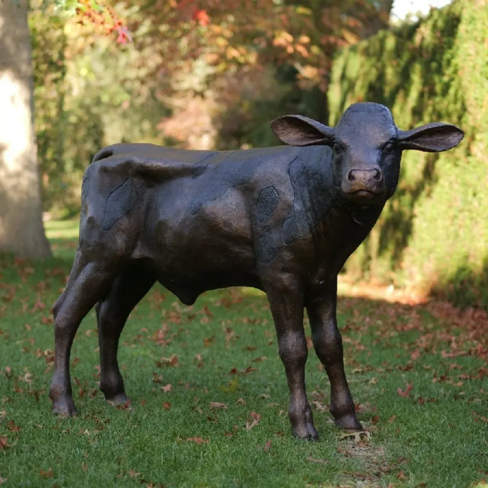 Estatua de bronce de becerro, 95 x 45 x 132 cm (alto x ancho x profundidad) Thermobrass