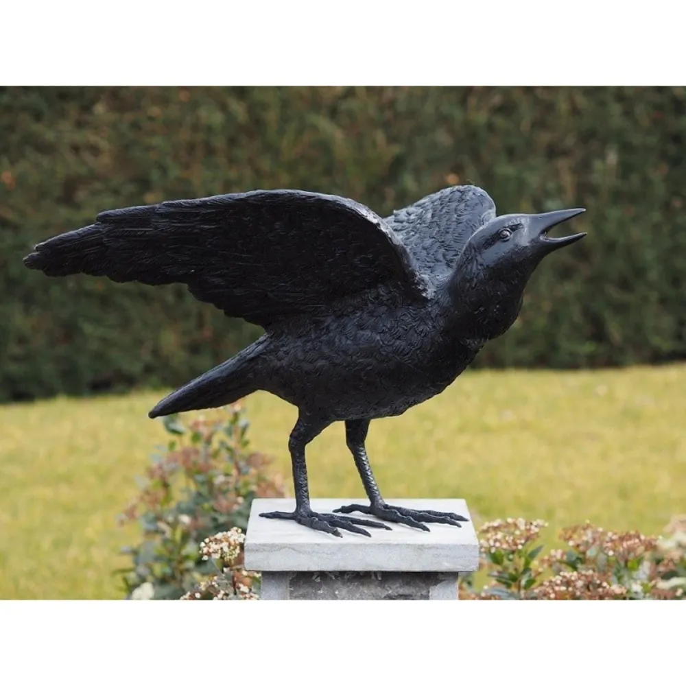 Estatua de bronce de un cuervo con las alas abiertas 38x49x58cm (AltoxAnchoxProfundidad) Thermobrass