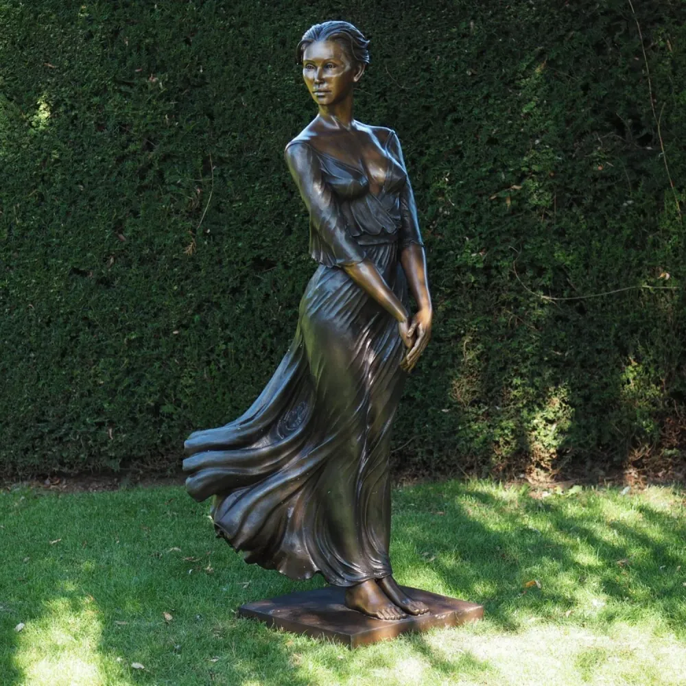 Estatua de bronce de mujer de pie, 171 x 50 x 64 cm (alto x ancho x profundidad) Thermobrass