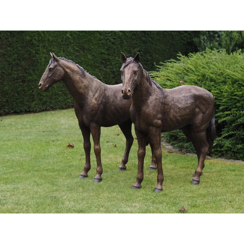 Estatua de bronce de un par de caballos, 128 x 35 x 125 cm (alto x ancho x profundidad). Thermobrass
