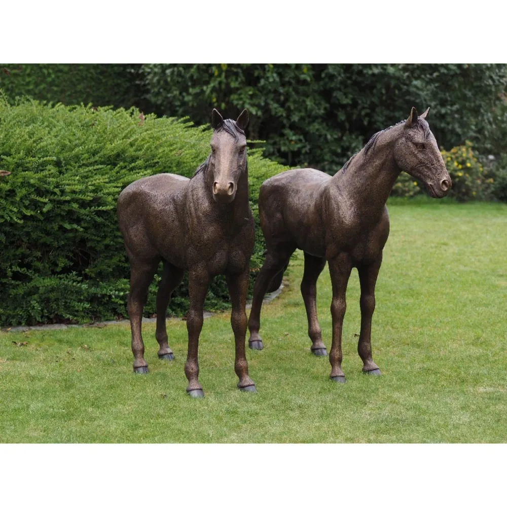Estatua de bronce de un par de caballos, 128 x 35 x 125 cm (alto x ancho x profundidad). Thermobrass