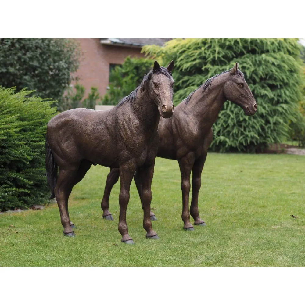 Estatua de bronce de un par de caballos, 128 x 35 x 125 cm (alto x ancho x profundidad). Thermobrass