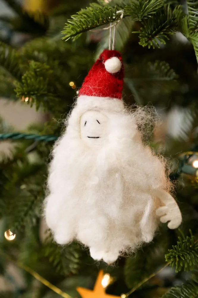 Adorno Yeti de fieltro con gorro de Papá Noel Tibet Collection