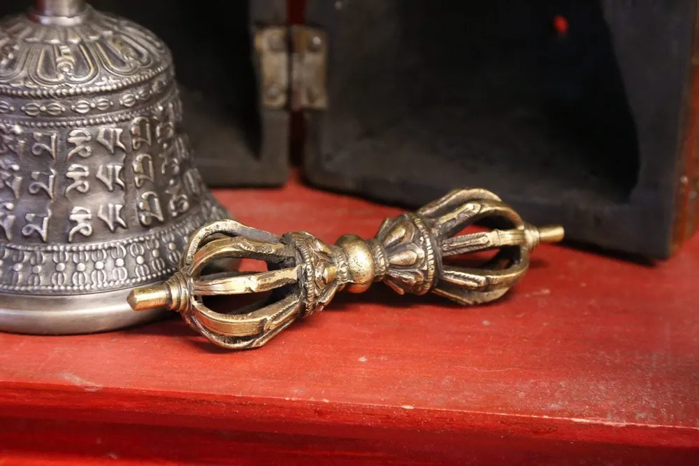 Campana tibetana y Dorje en caja de madera Tibetan Arts and Handicrafts