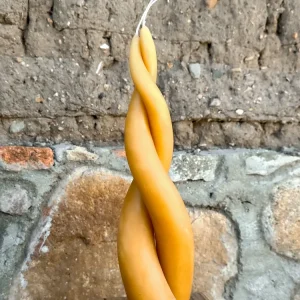 Vela espiral de cera de abejas color lila