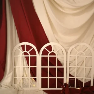 Ventana metálica pequeñ blanca