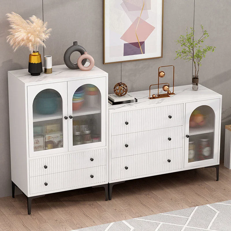 Aparador con puerta de vidrio Glam, tablero lateral de madera de ingenierí blanca para uso en cocina Negro Clearhalo