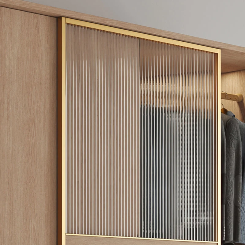 Armario contemporáneo con puertas corredizas de vidrio Armario de madera natural con cajones Clearhalo