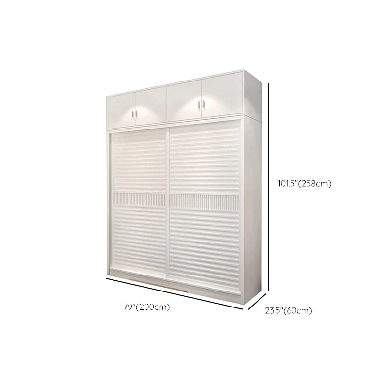 Armario independiente de madera blanco contemporáneo con puertas cerradas Clearhalo