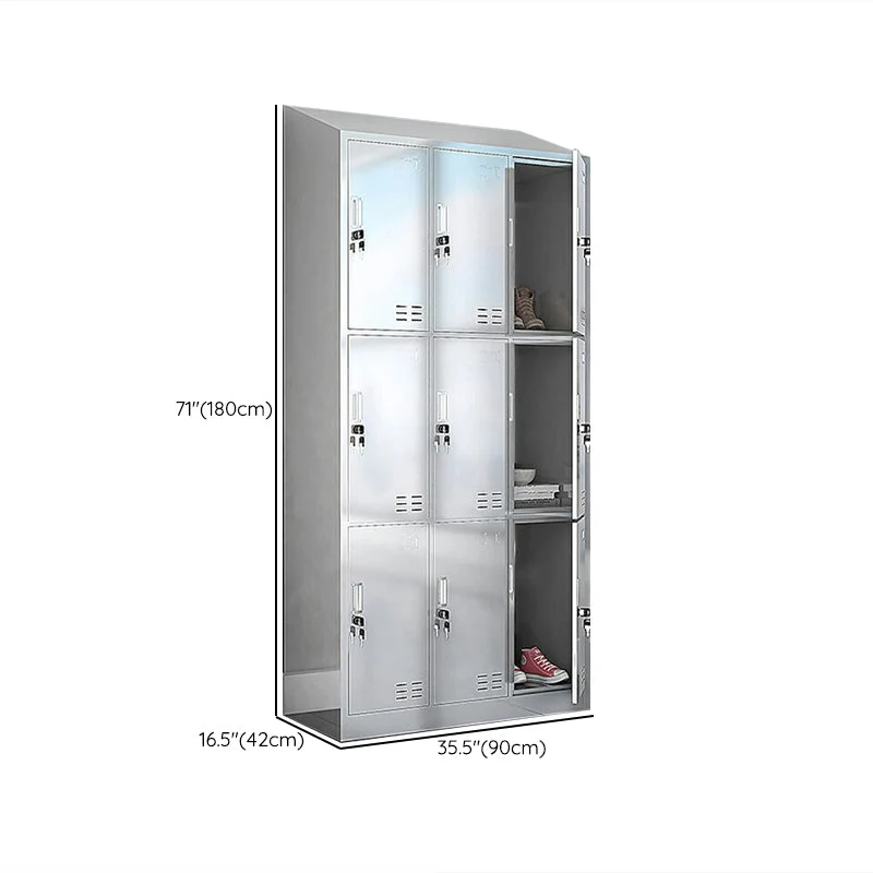 Gabinete de acero cromado con puertas batientes Gabinete de almacenamiento moderno para baño Clearhalo