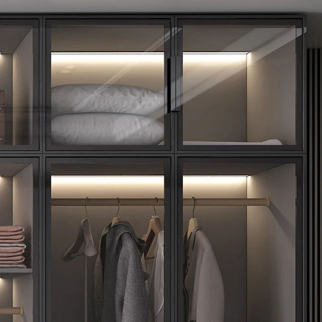 Gabinete de madera fabricado en negro con puertas de vidrio Gabinete de almacenamiento moderno Clearhalo