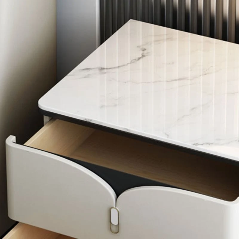 Mesa de noche de 18 pulgadas de alto Mesita de noche moderna de madera maciza con 2 cajones y tapa de piedra de cuero sint...
