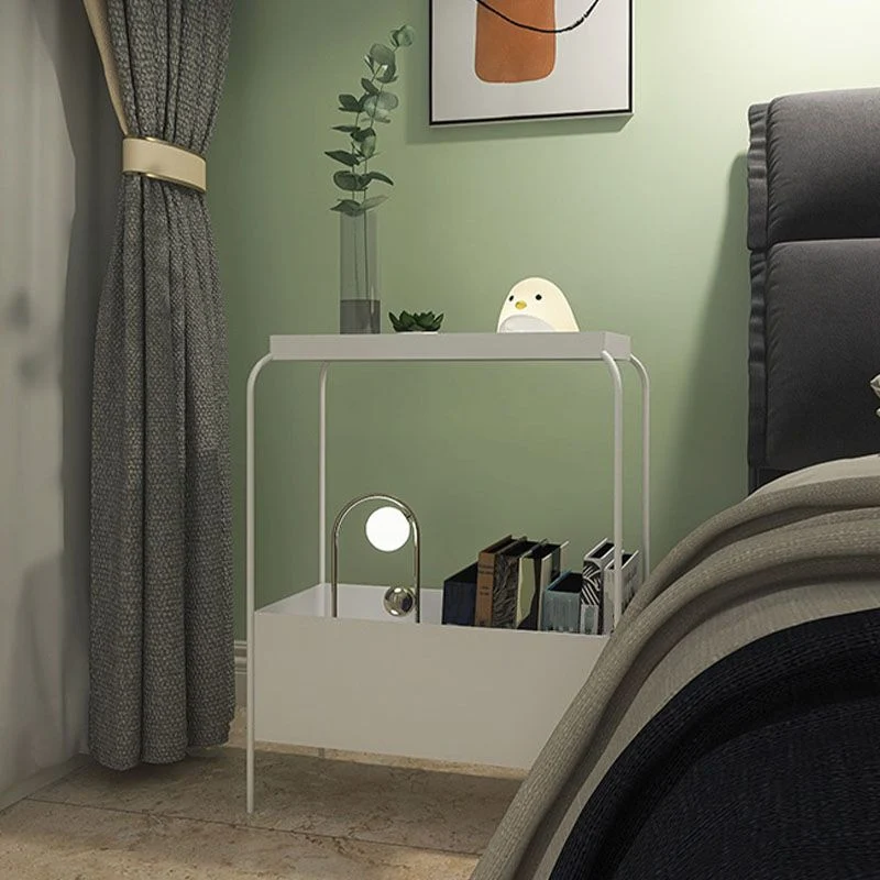 Mesita de noche contemporánea de metal con mesa decorativa de 25,59 pulgadas de alto con 2 estantes Verde Clearhalo