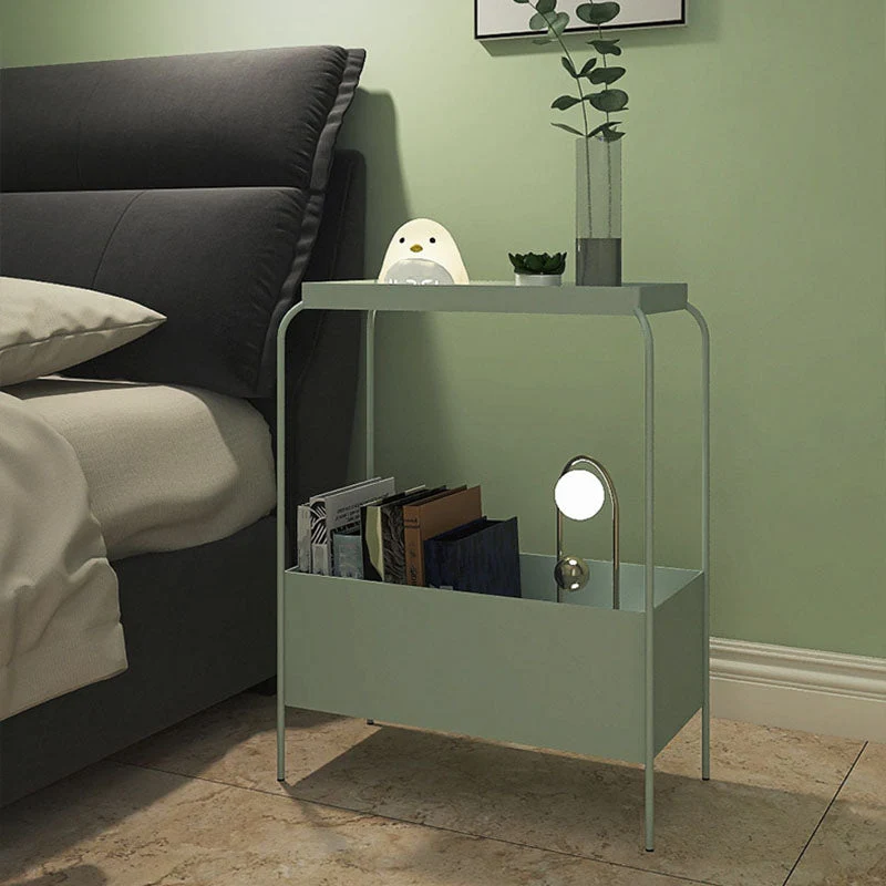 Mesita de noche contemporánea de metal con mesa decorativa de 25,59 pulgadas de alto con 2 estantes Verde Clearhalo