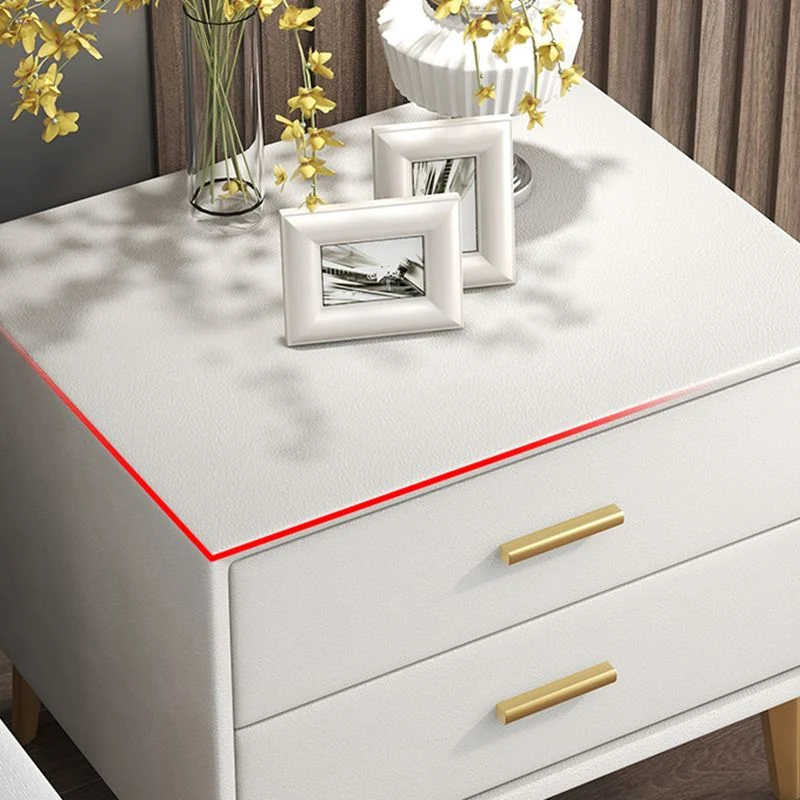 Mesita de noche de madera maciza con 2 cajones de 18,5" de alto Traditions Night Table Verde Clearhalo