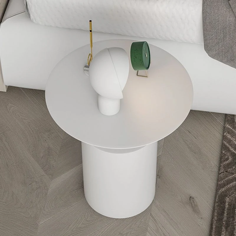 Mesita de noche de metal, mesa de noche contemporánea con estante inferior, mesa decorativa de 19,7 pulgadas de alto Albar...