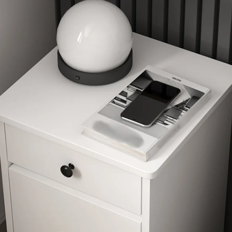 Mesita de noche moderna de 22" de alto, mesita de noche de imitación de madera, 1 puerta y 1 cajón Gris Clearhalo