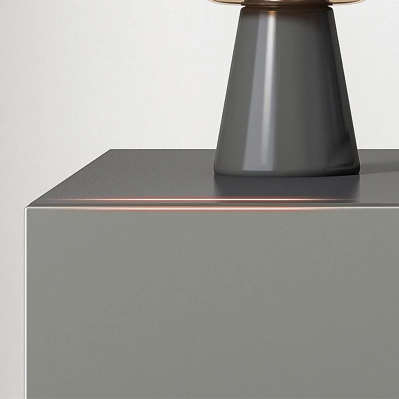 Mesita de noche de 17 pulgadas de alto, mesa de noche moderna gris de imitación de madera con 2 cajones y patas Gris Clear...