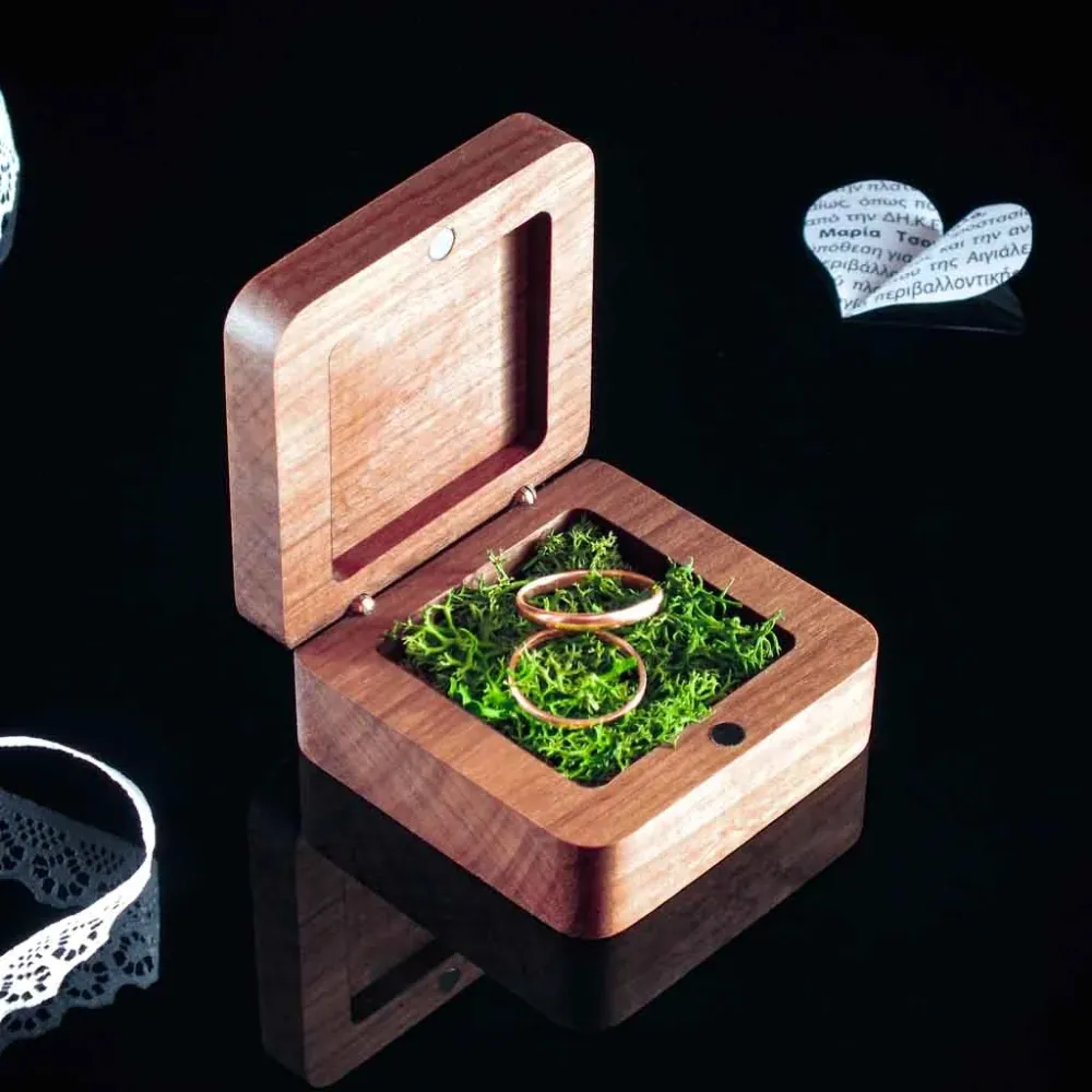 Joyero cuadrado - Caja para anillos con bisagras - Madera de nogal