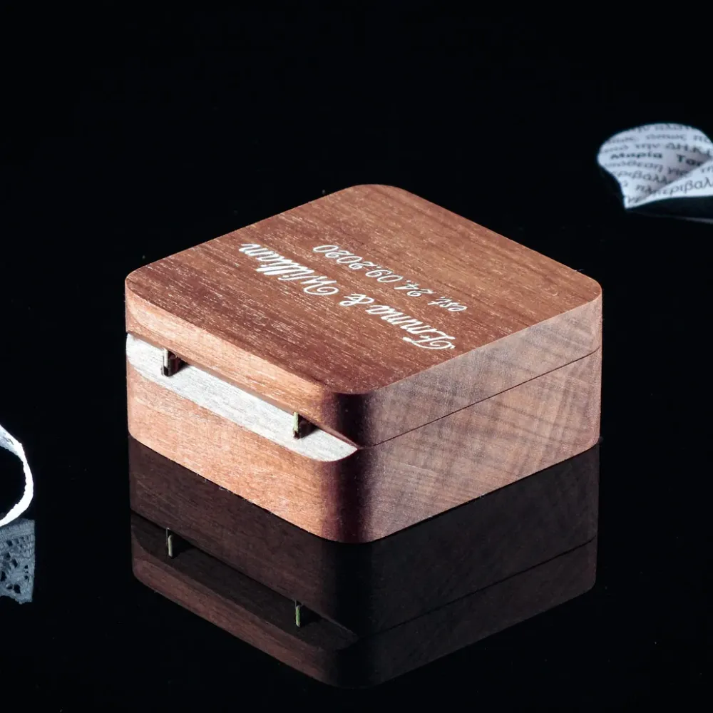 Joyero cuadrado - Caja para anillos con bisagras - Madera de nogal