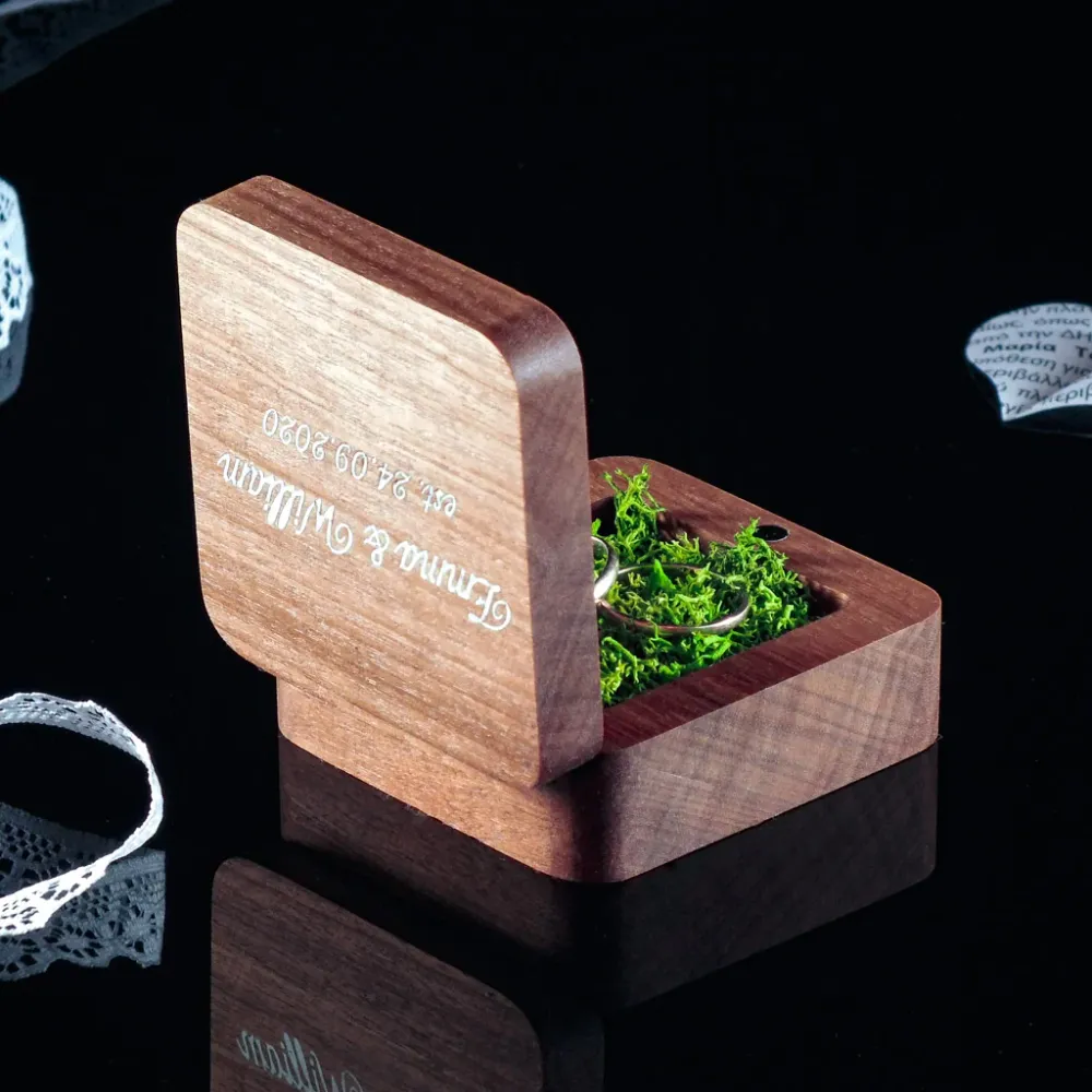 Joyero cuadrado - Caja para anillos con bisagras - Madera de nogal