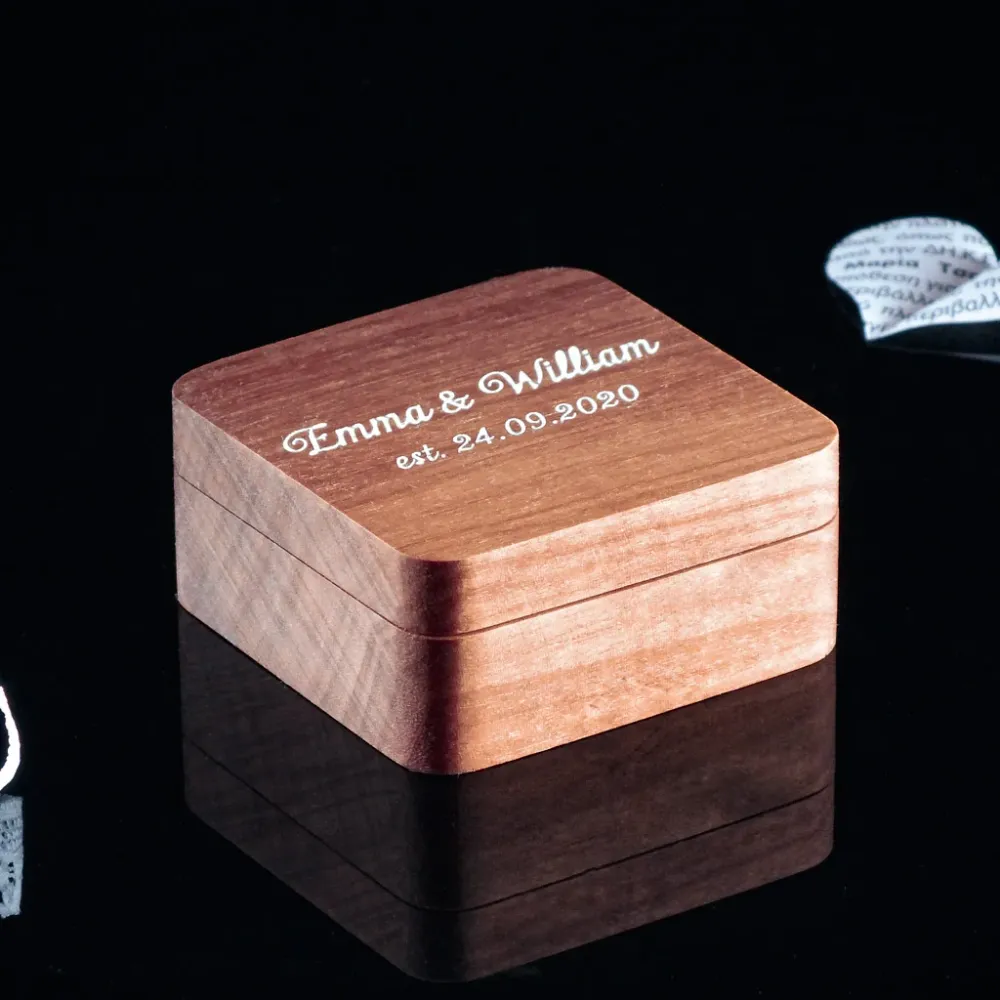Joyero cuadrado - Caja para anillos con bisagras - Madera de nogal