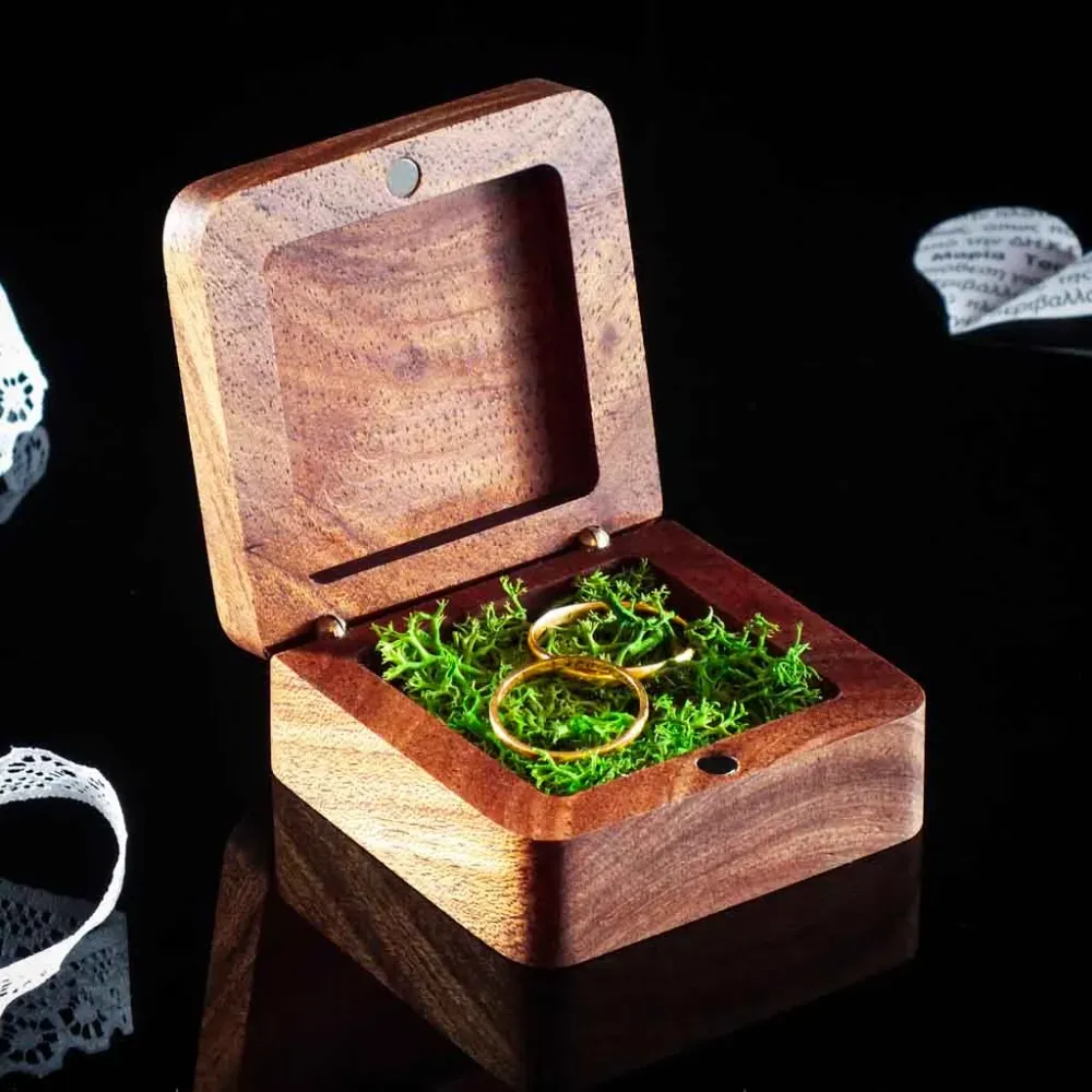 Joyero cuadrado - Caja para anillos con bisagras - Madera de caoba