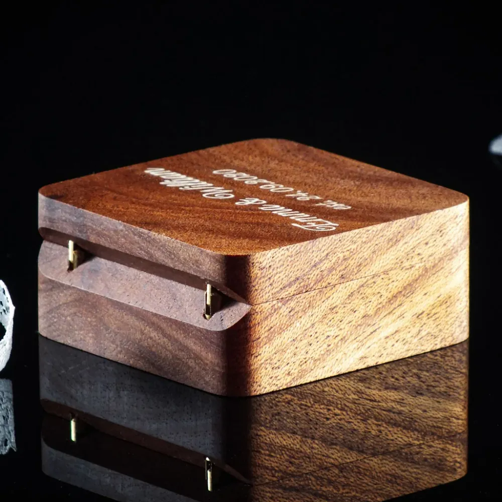 Joyero cuadrado - Caja para anillos con bisagras - Madera de caoba