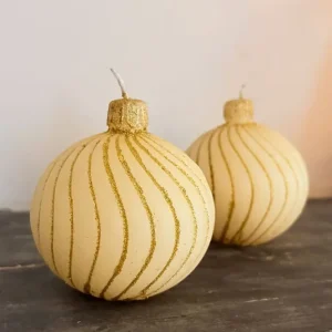 Set aus 2 Kerzen mit goldenem Weihnachtsornament-Design