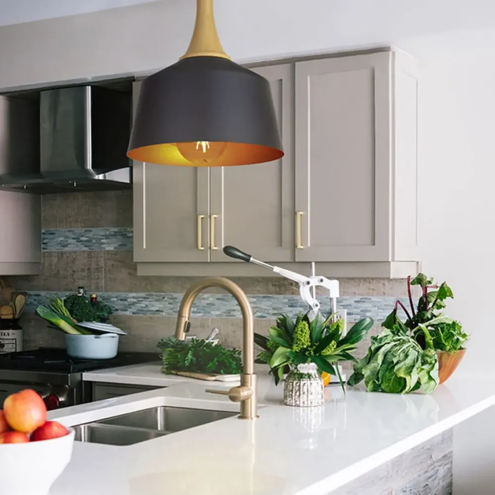 Lámpara de techo Guga Lumit 60W altura regulable negro/oro Ø26 cm con Tecnologí de Larga Duración
