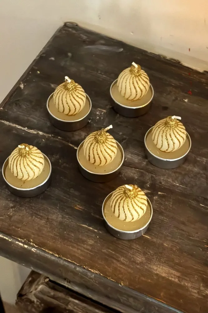 Set 6 Velas Con Diseño De Adorno De Navidad Dorado con Cargador Incluido