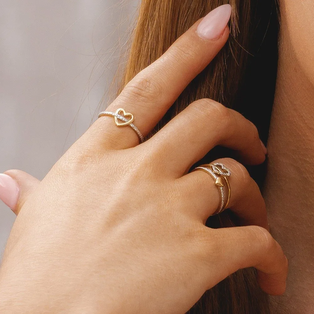 Certificadas CE Anillo de corazón de diamantes en oro amarillo de 9 quilates