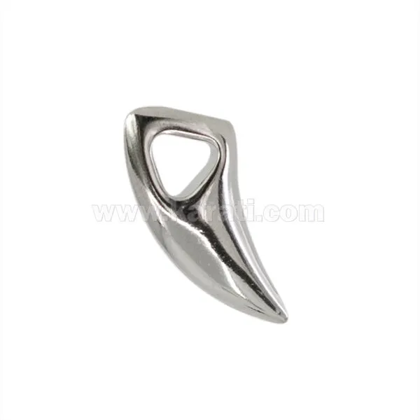 Dije Chapa Puntas y Lanzas Colmillo 21x9.5mm Niquelado Luminoso con Cargador Incluido