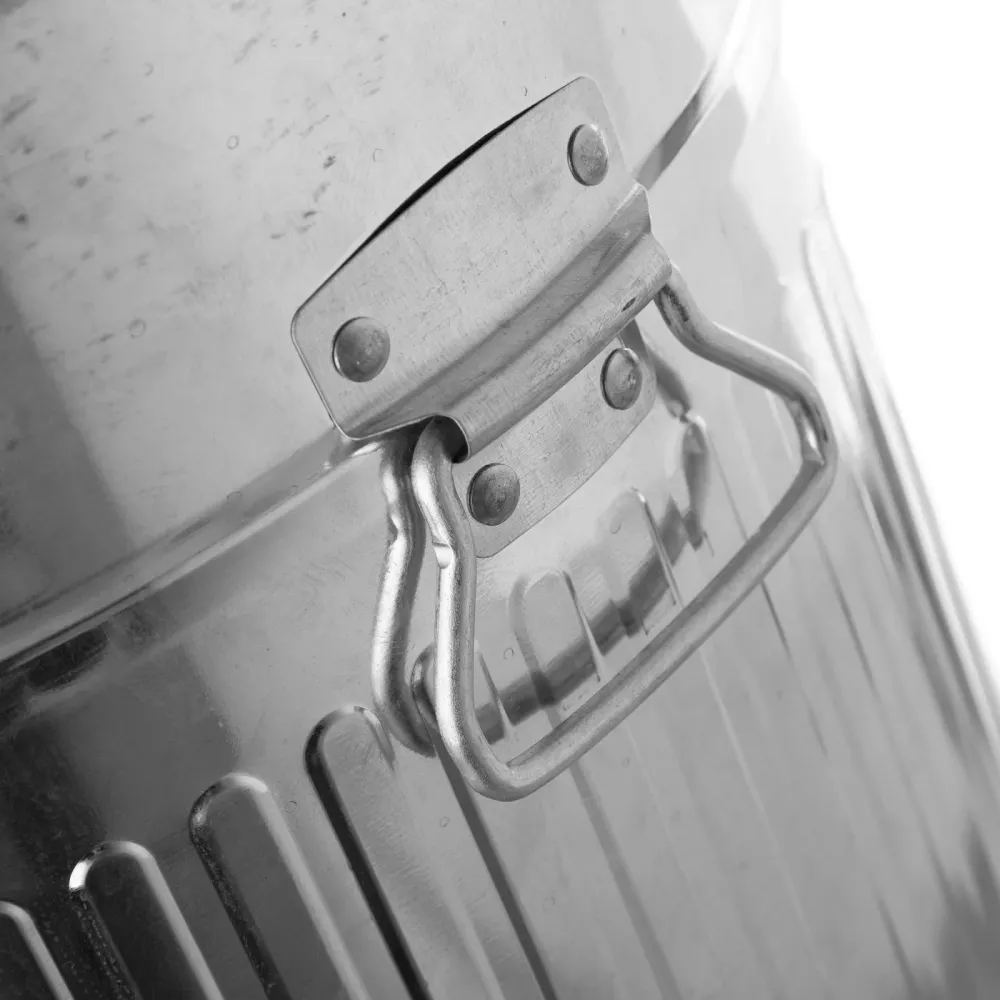 Papelera de 20 litros industrial plateada de metal para cocina Basic damdamgo