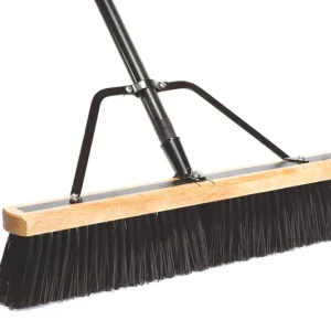 Escoba de empuje Dqb Industries 09944 de 24" con mango y soporte