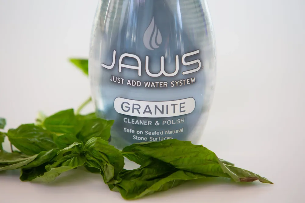 Botella + 1 Recarga Limpiador y Abrillantador Granito Jaws 739 ml