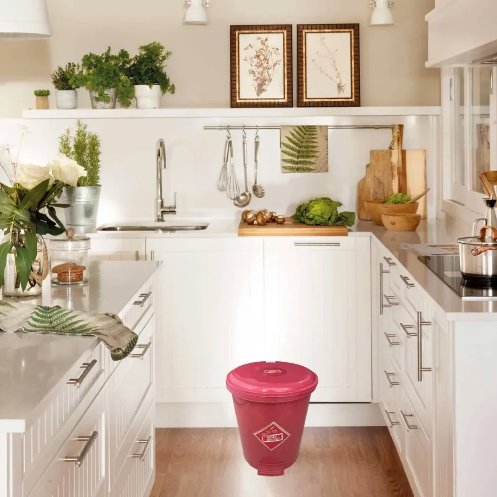 Caneca de basura / Papelera Roja de 13 litros con pedal Luxury Plast