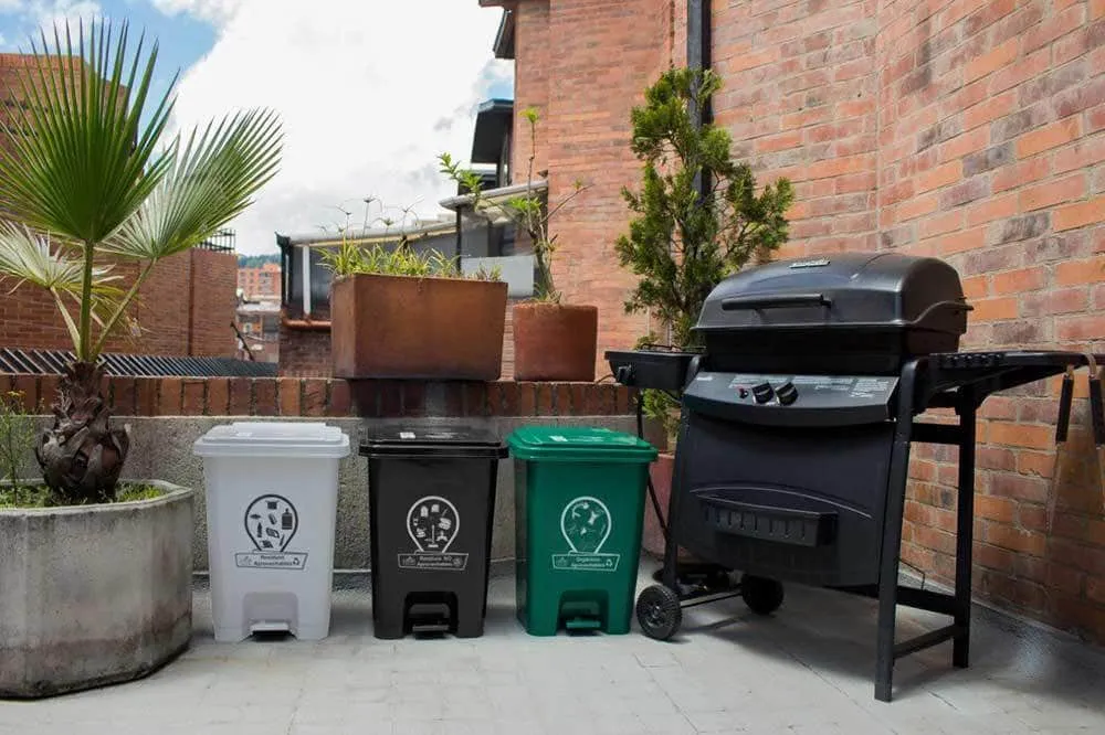 Caneca de basura / Papelera verde de 35 litros con pedal Luxury Plast
