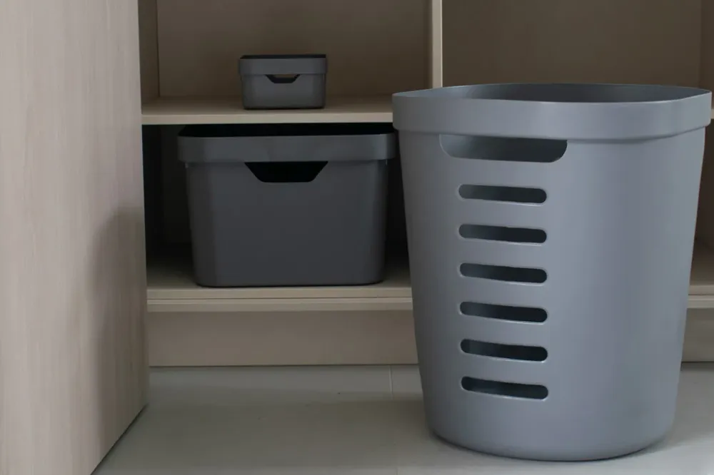Cesta cube flex sin tapa color plomo 46 litros Madehome