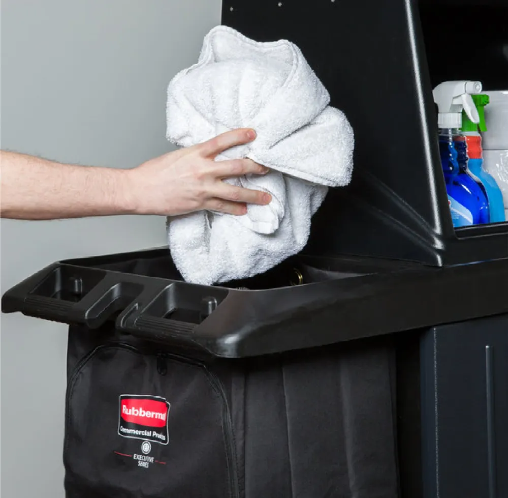 CARRO PARA AMA DE LLAVES EXECUTIVE CON PUERTAS NEGRO descontinuado Rubbermaid Commercial Products