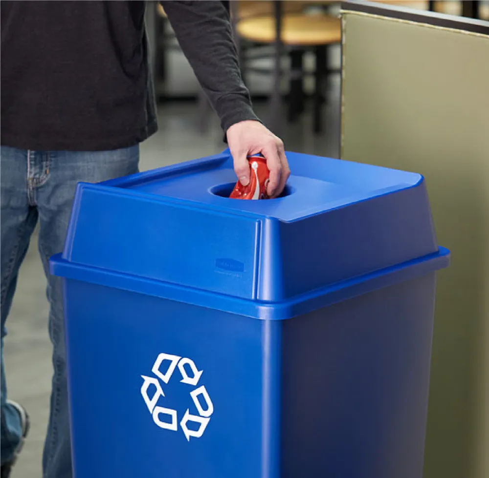 TAPA UNIVERSAL RECICLAJE DE BOTELLAS Y LATAS RCP AZUL, 35 GAL Rubbermaid Commercial Products
